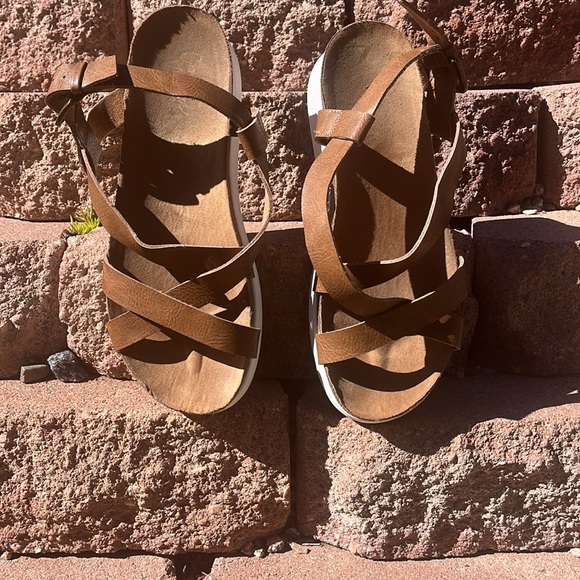 Crown Vintage Vapor Wedge Sandals - Picture 3 of 4